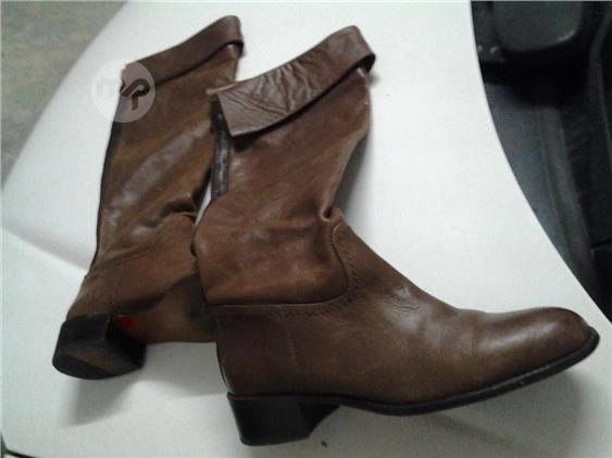 pair leather boots | Maltapark